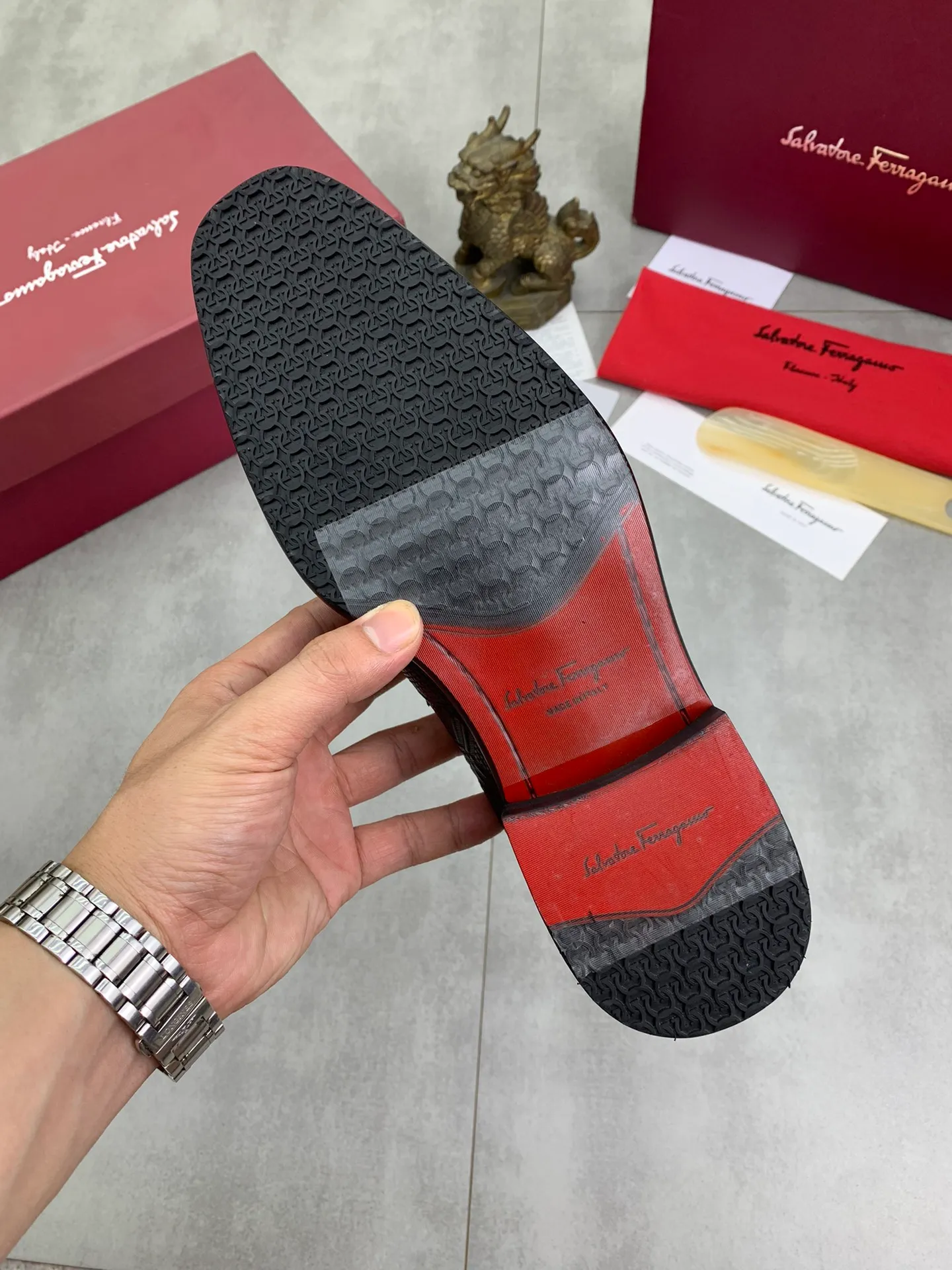 Men's Men's Shoes 💰P460💰[New Style] Water-dyed Niuli 🆘[Salvatore Ferragamo] Ferragamo's latest casual business leather shoes for men! Available at counters simultaneously! The fabric is made of specially imported original open-edge beaded calfskin, and the interior is made of imported water-dyed cowhide. It is absolutely luxurious and leads the fashion trend. Matching code: 38-45 (46 and 47 can be customized); black color optional